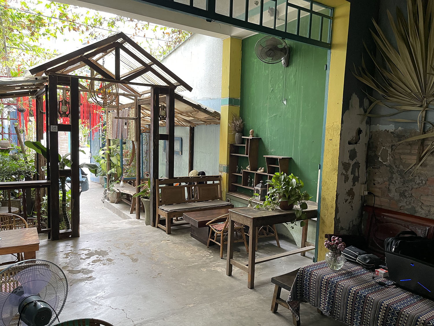 Nhà vườn (4 nở hậu 8,5 x 24,5=125m2) đang kd caphe nhạc Trinh hẻm 8m Lê Quang Định-giá chỉ 116tr/m2